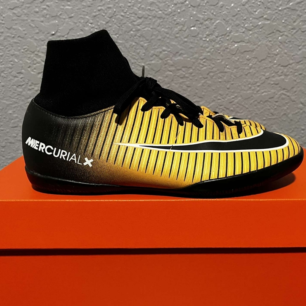 Soccer cleats